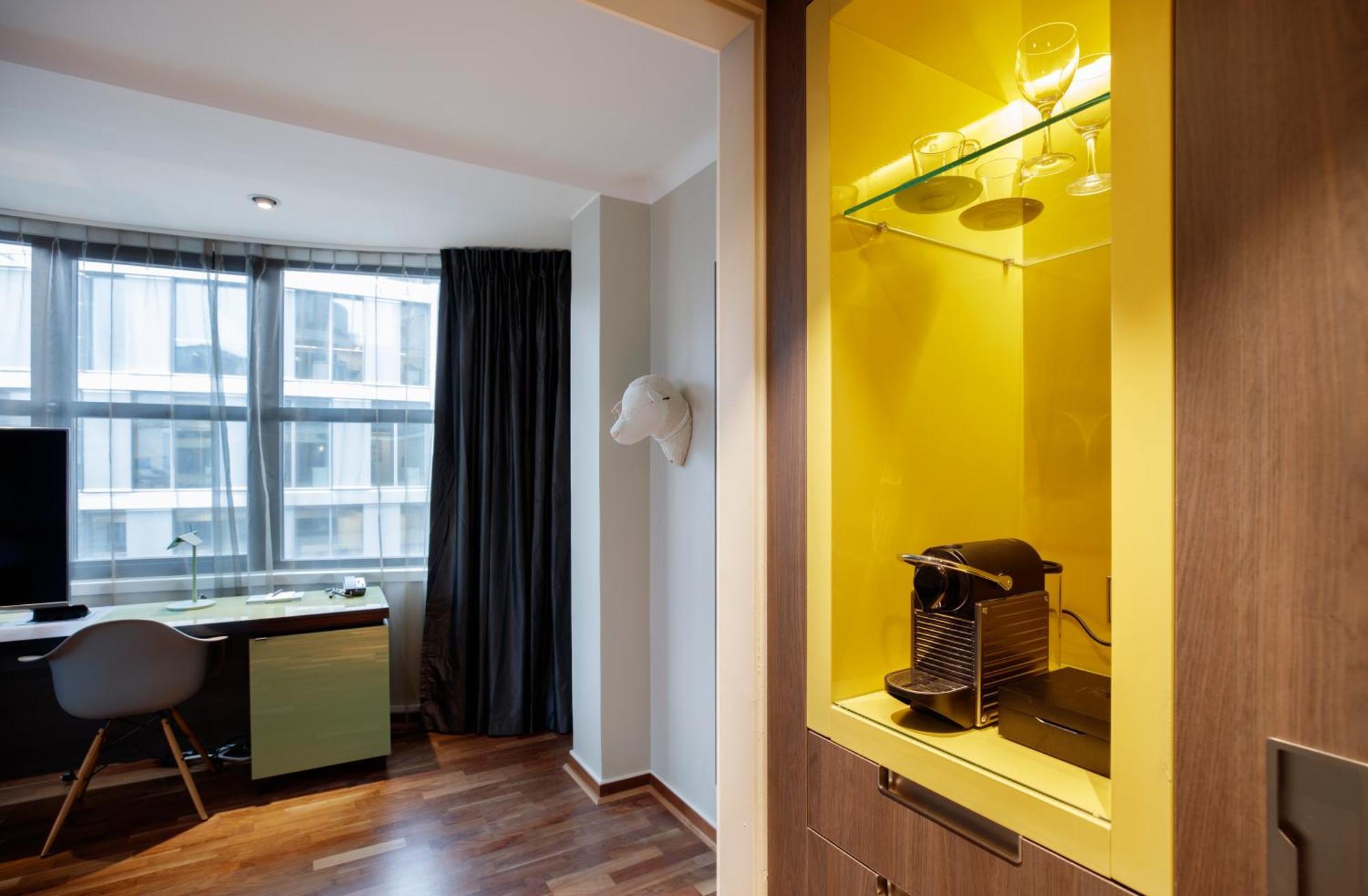 Clarion The Hub 4*